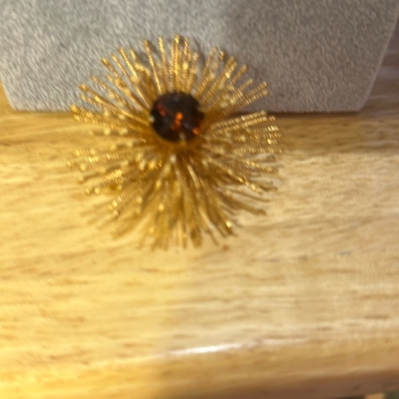 Absolutely beautiful Sarah Coventry brooch. In perfect condition.​ - Picture 1 of 2